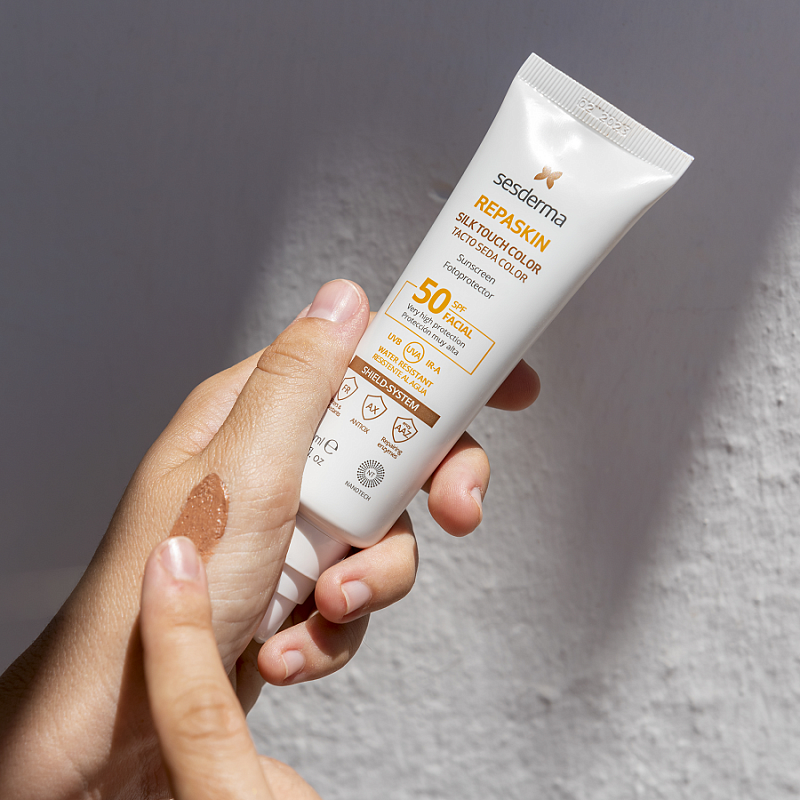REPASKIN SILK TOUCH COLOR SPF 50 Cолнцезащитное средство для лица с нежностью шелка и с тонирующим эффектом